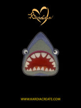 Load image into Gallery viewer, Symbiosis - The Great White 🦈